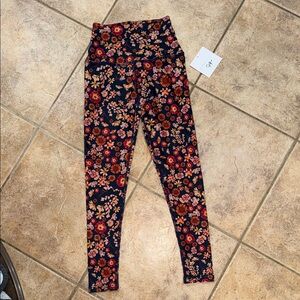 Women’s BEYONDYOGA N.W.T Leggings yoga pants floral design
